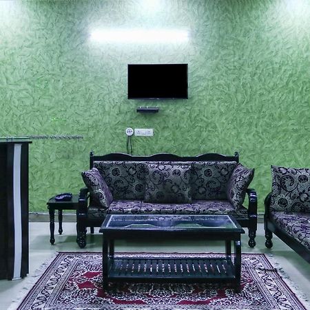 Treebo Trip Sswag 18 Expressway Hotel Noida Ngoại thất bức ảnh