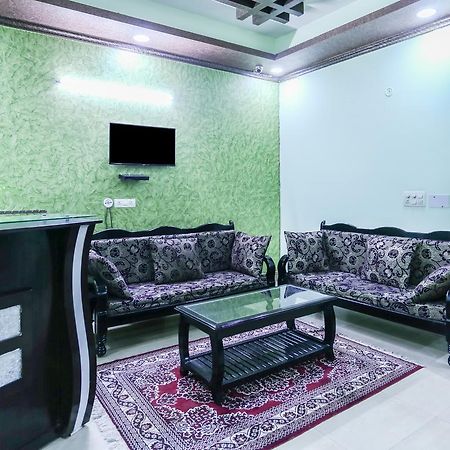 Treebo Trip Sswag 18 Expressway Hotel Noida Ngoại thất bức ảnh