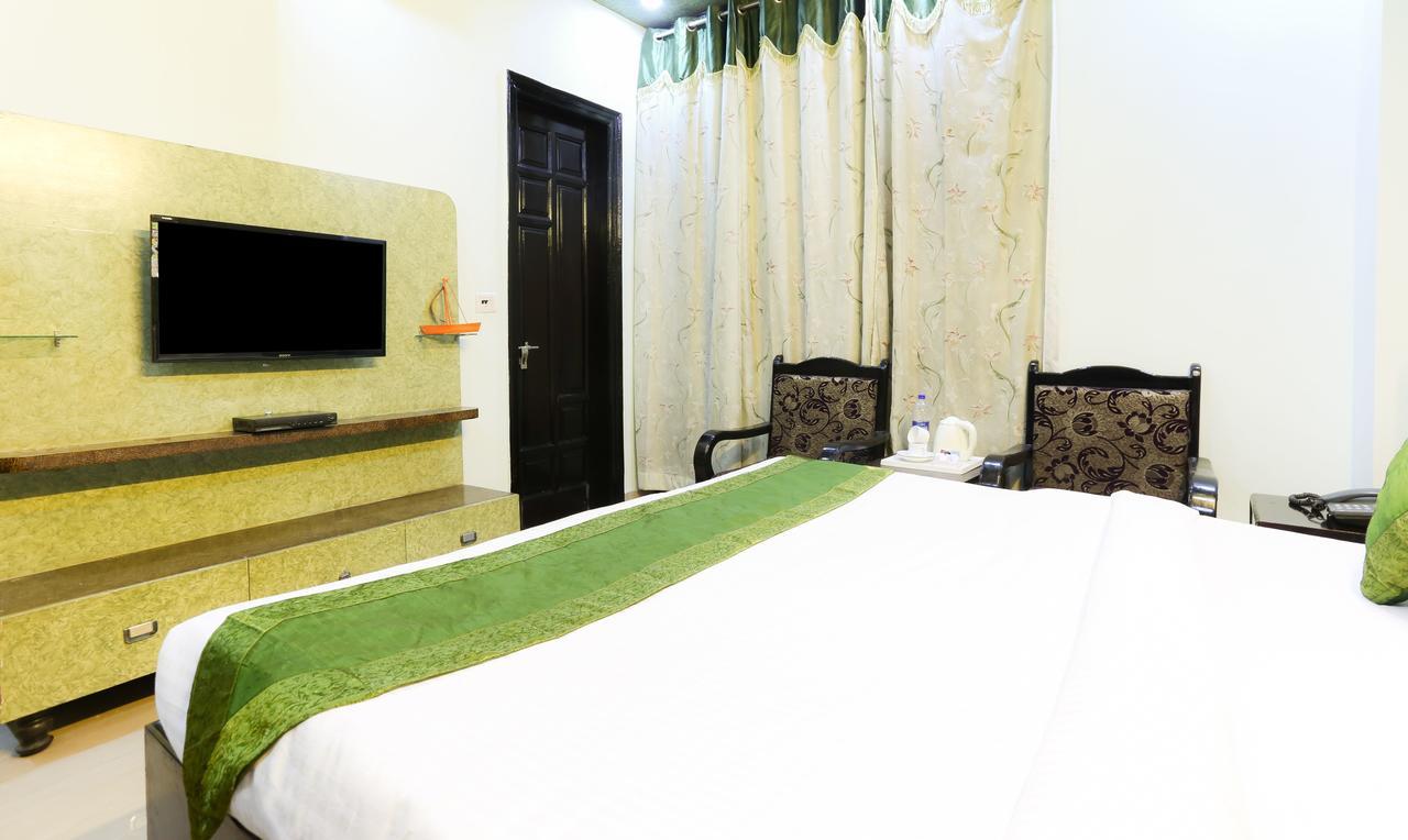 Treebo Trip Sswag 18 Expressway Hotel Noida Ngoại thất bức ảnh