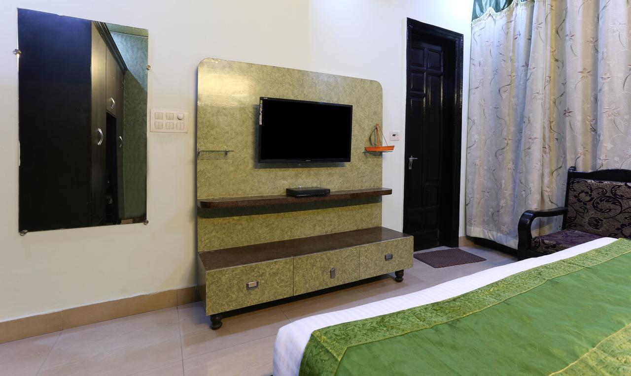 Treebo Trip Sswag 18 Expressway Hotel Noida Ngoại thất bức ảnh