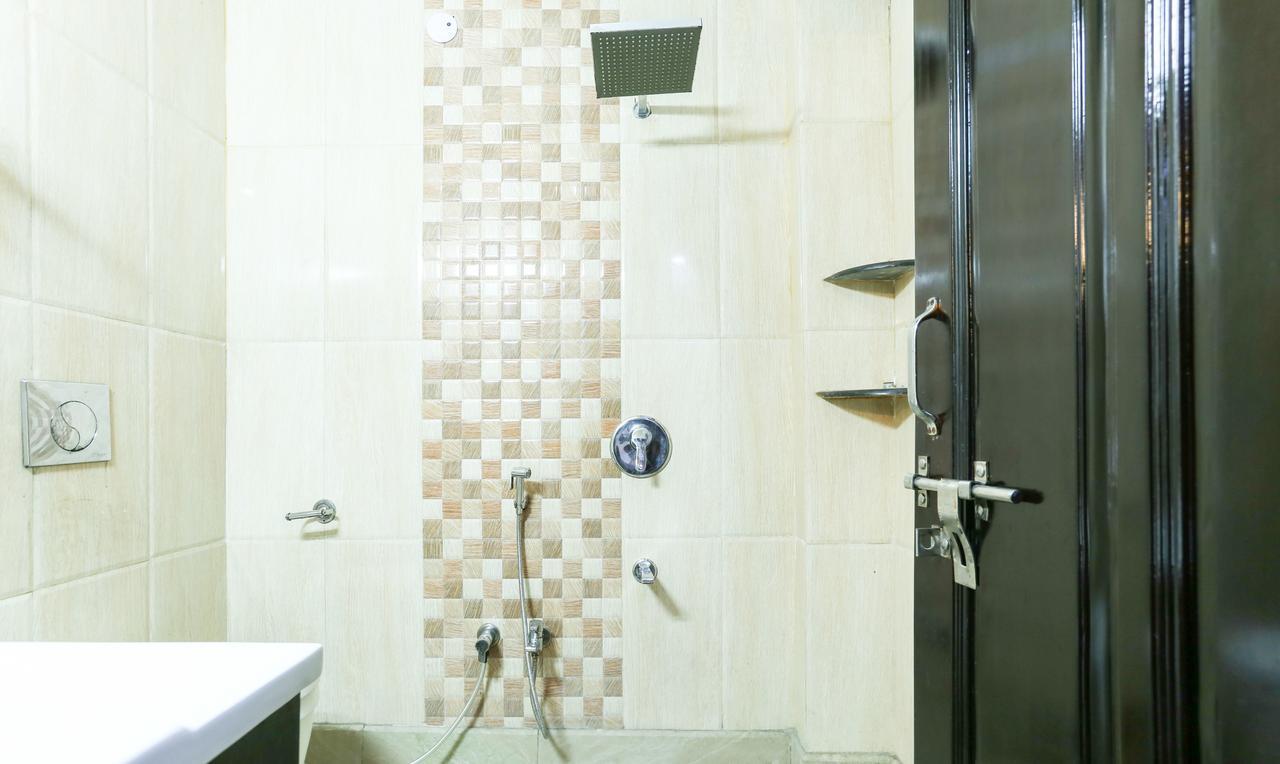Treebo Trip Sswag 18 Expressway Hotel Noida Ngoại thất bức ảnh