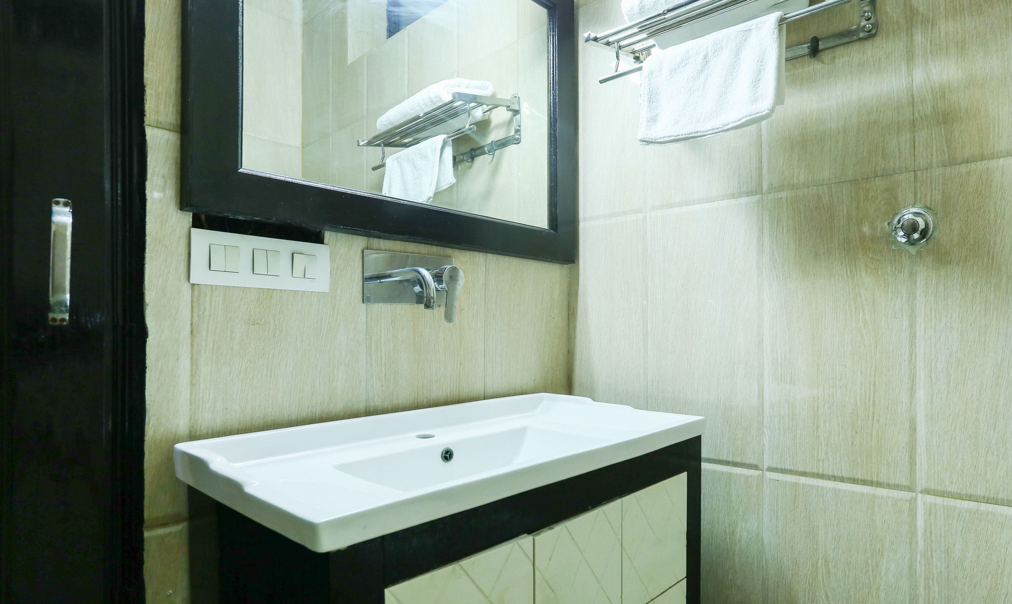 Treebo Trip Sswag 18 Expressway Hotel Noida Ngoại thất bức ảnh