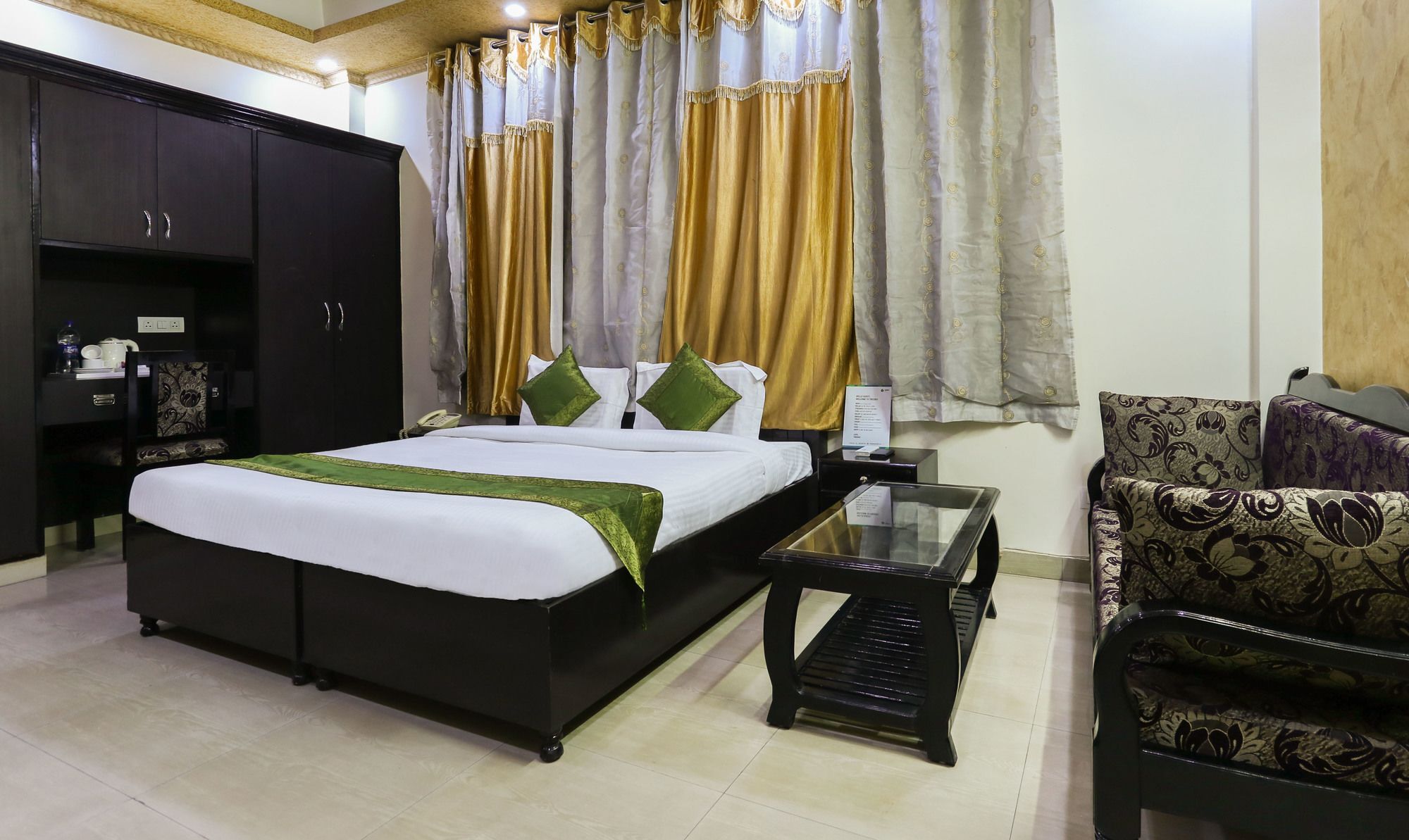 Treebo Trip Sswag 18 Expressway Hotel Noida Ngoại thất bức ảnh