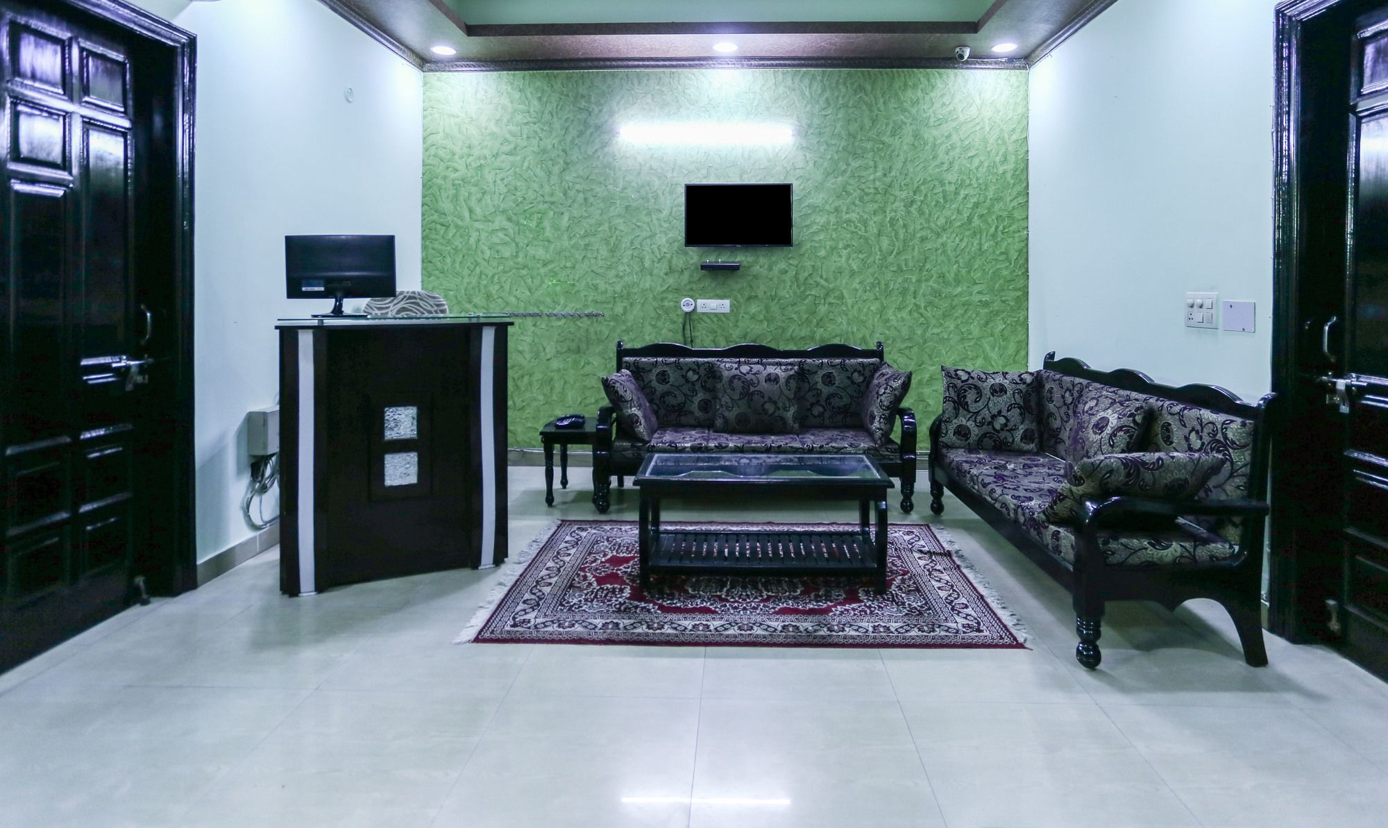 Treebo Trip Sswag 18 Expressway Hotel Noida Ngoại thất bức ảnh