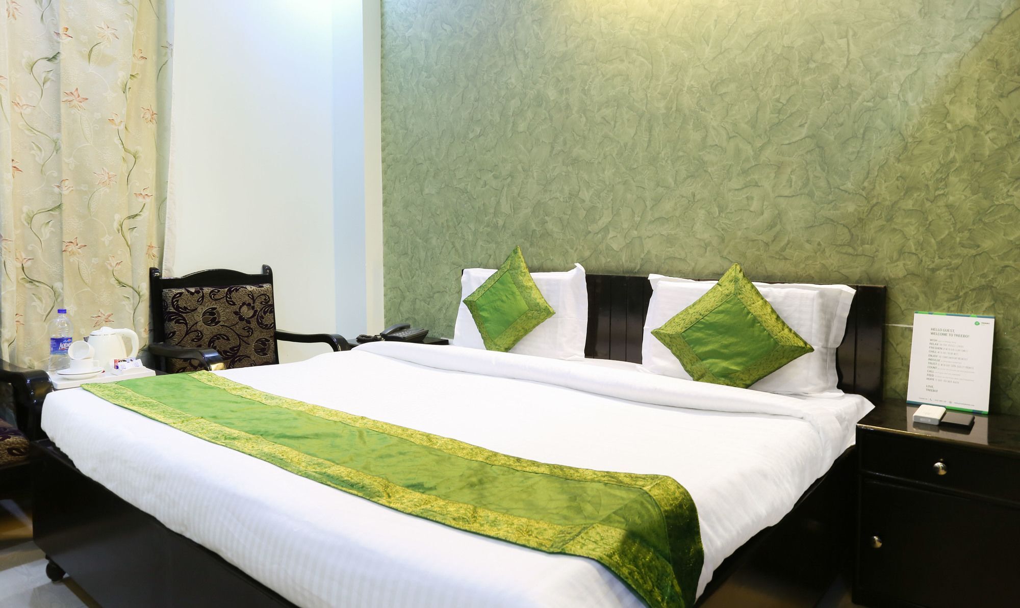 Treebo Trip Sswag 18 Expressway Hotel Noida Ngoại thất bức ảnh