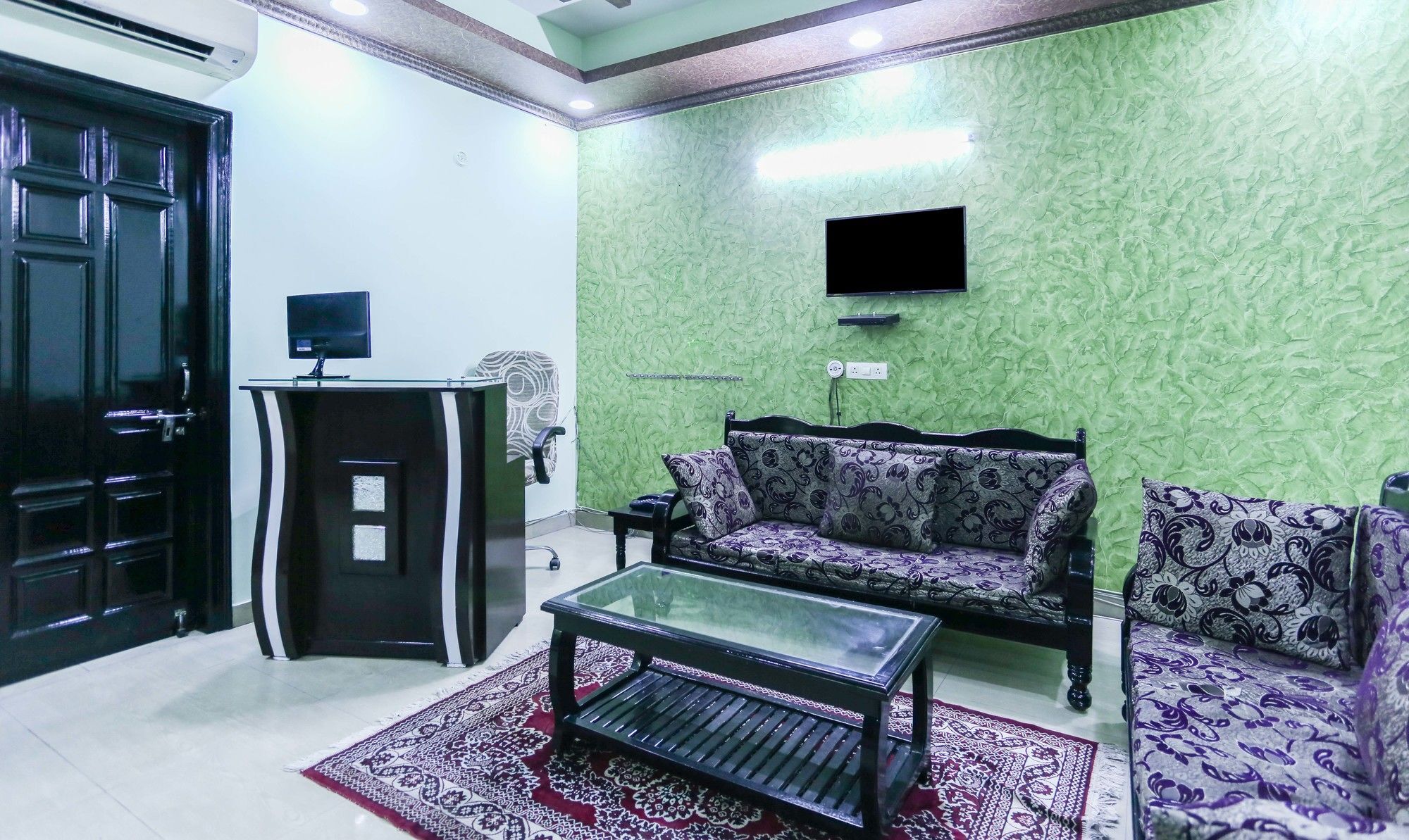 Treebo Trip Sswag 18 Expressway Hotel Noida Ngoại thất bức ảnh