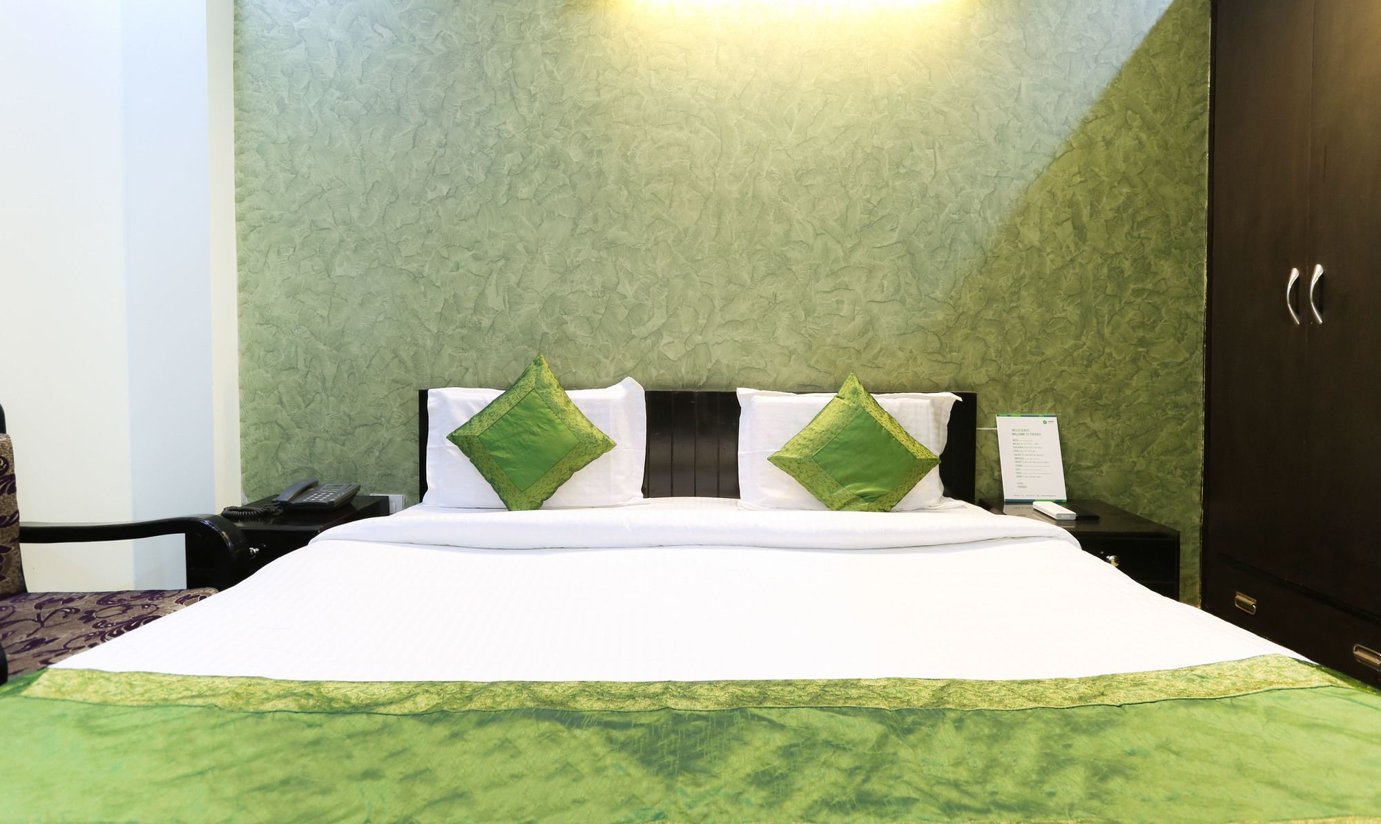 Treebo Trip Sswag 18 Expressway Hotel Noida Ngoại thất bức ảnh